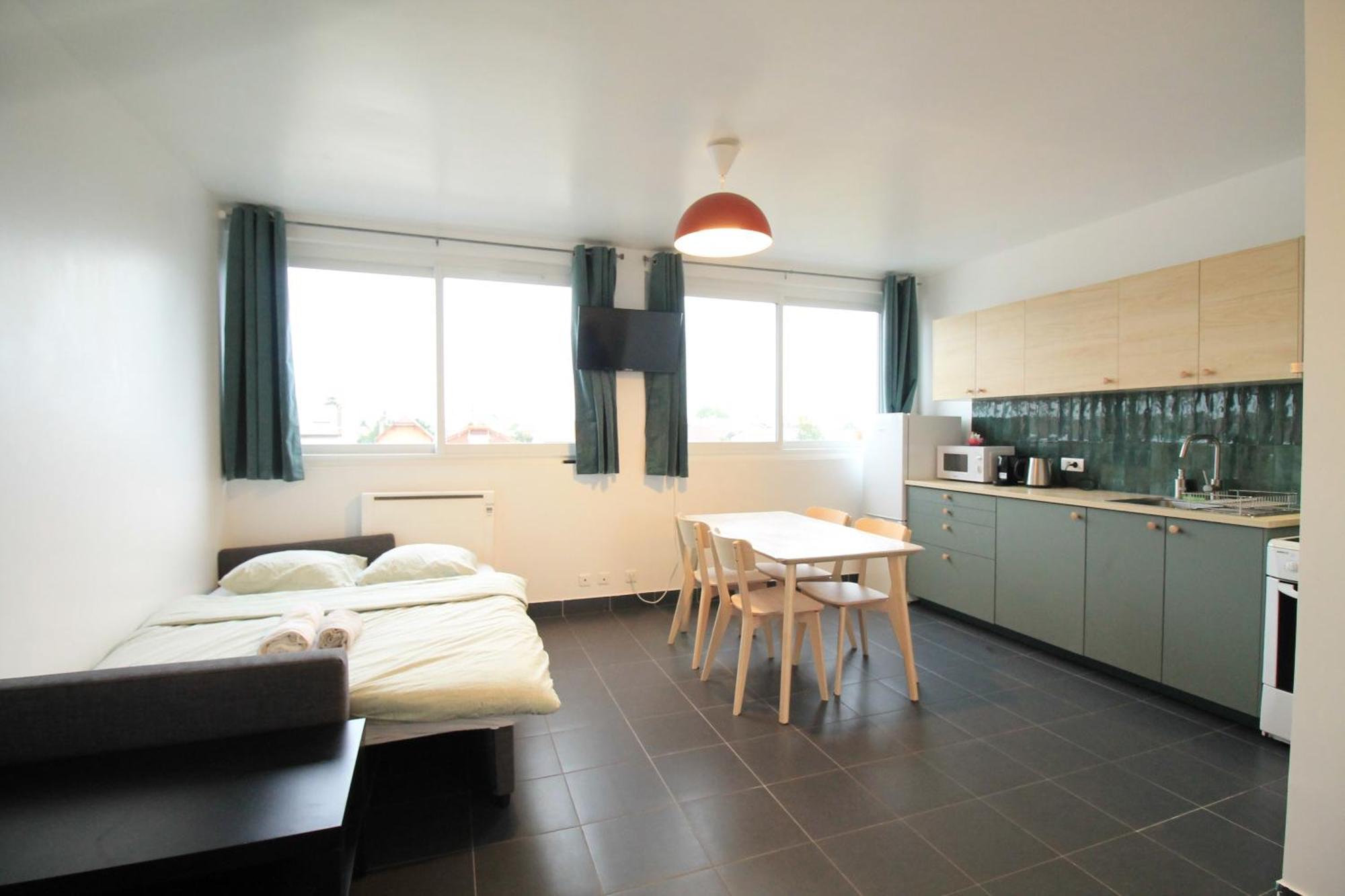 Escale-Marne Fr - 202 - Free Parking - Free Luggage Storage - All Equipped - Linen Included - Washing Machine - 10Mn Walk Metro 8 - Rer A - Panoramic View - From 1 To 14 Guests Maisons-Alfort Room photo